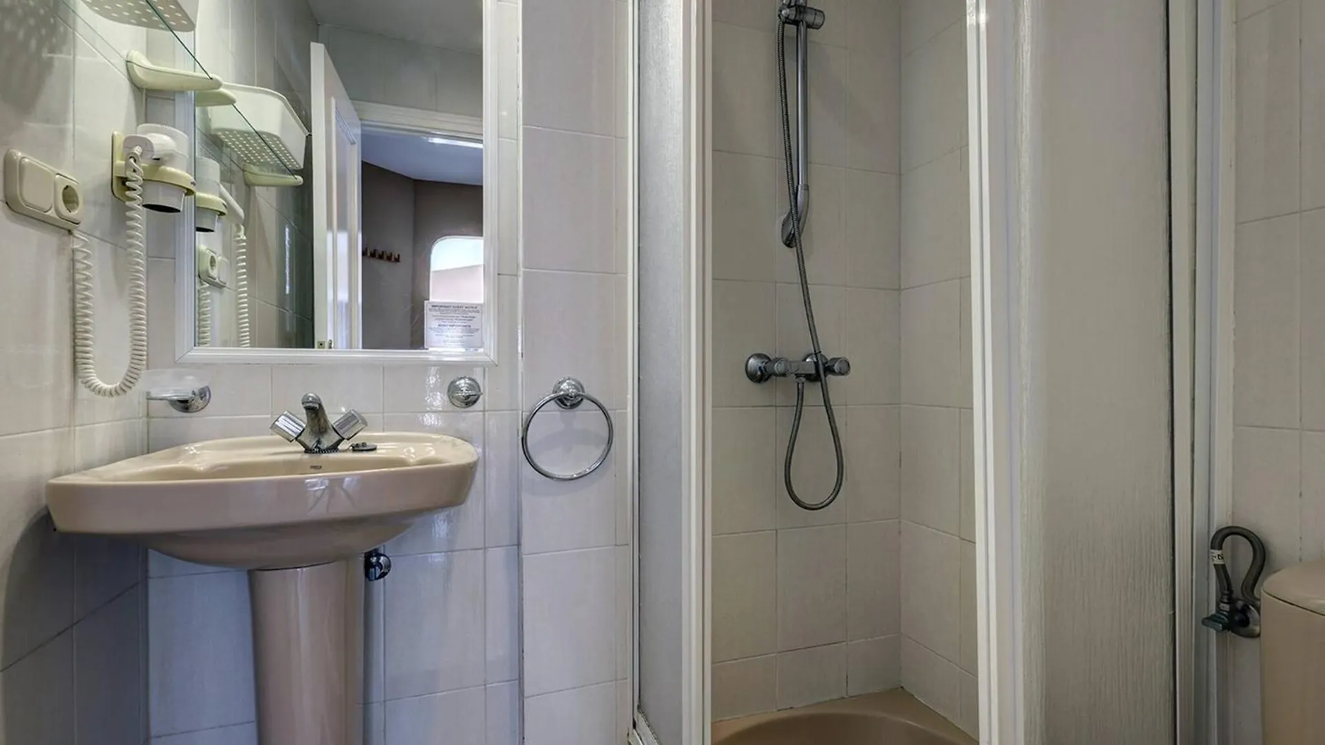 053 - Two Bed Mijas Golf Apartment In Popular Matchroom Golf Club Fuengirola 0*,